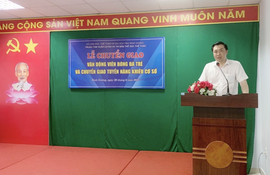 Đồng chí Cao Văn Chóng - Phó Giám đốc Sở Văn hoá, Thể thao và Du lịch tỉnh Bình Dương phát biểu tại buổi lễ