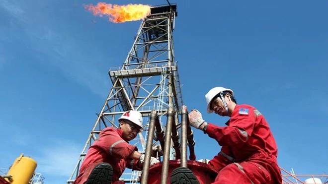 Ngân sách Nhà nước thu từ dầu thô tăng vọt nhờ giá neo cao