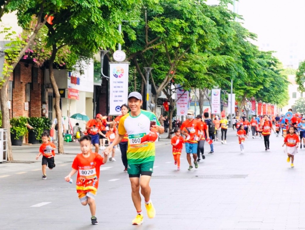 700 gia đình hào hứng tham gia giải chạy “Gia đình vui khỏe - Kun family run”