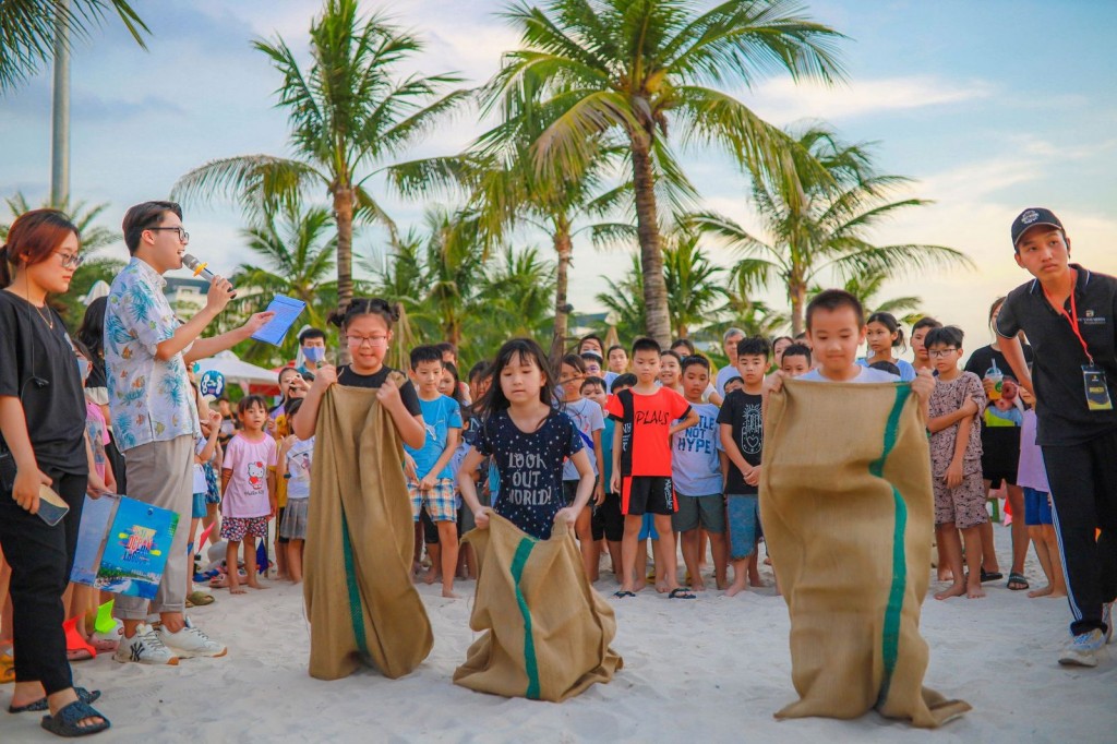 Giới trẻ đổ bộ “Quận Ocean” tham dự lễ hội Biển