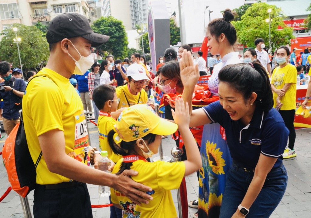 700 gia đình hào hứng tham gia giải chạy “Gia đình vui khỏe - Kun family run”