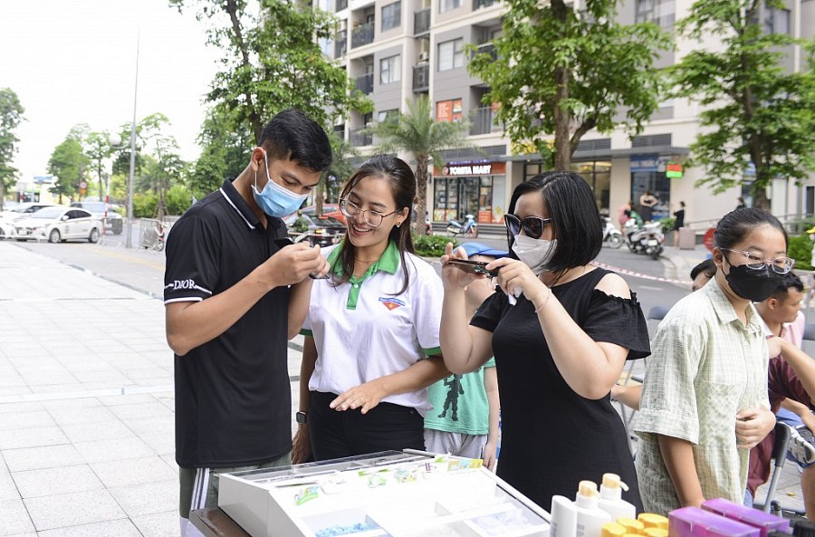 Đồng thời tuyên truyền, hướng dẫn phân loại rác thải tại nguồn