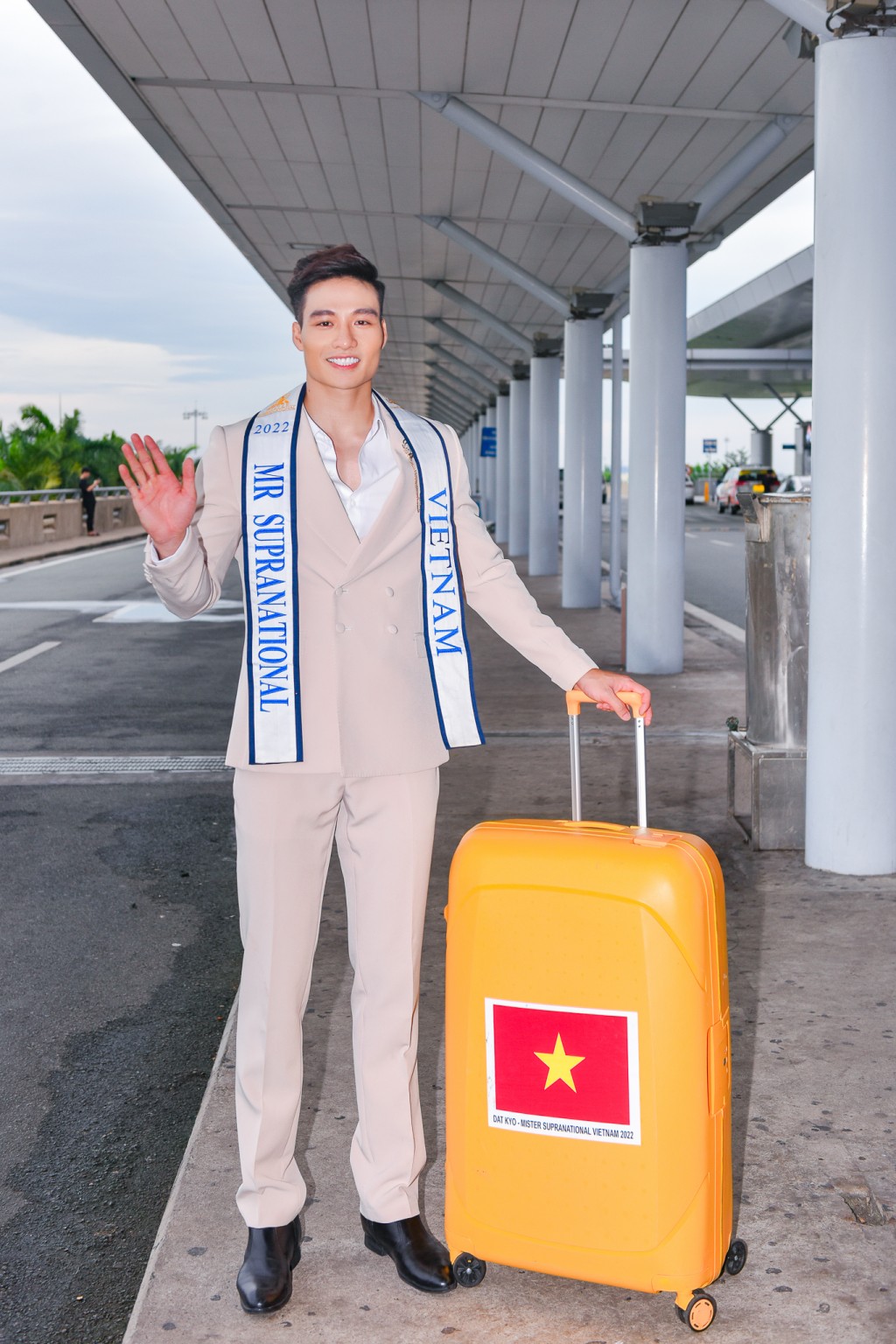 Nam vương Phi Việt, Á vương Hữu Anh ra sân bay tiễn Đạt Kyo đi thi Mister Supranational 2022