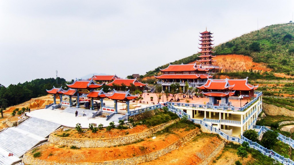 Đại Tuệ là ngôi chùa cổ, thờ Phật Bà Đại Tuệ, Phật Thế Tôn và Phật Di Lặc, Bác Hồ và 5 vị vua gắn liền với lịch sử dựng và giữ nước của dân tộc Việt Nam. 
