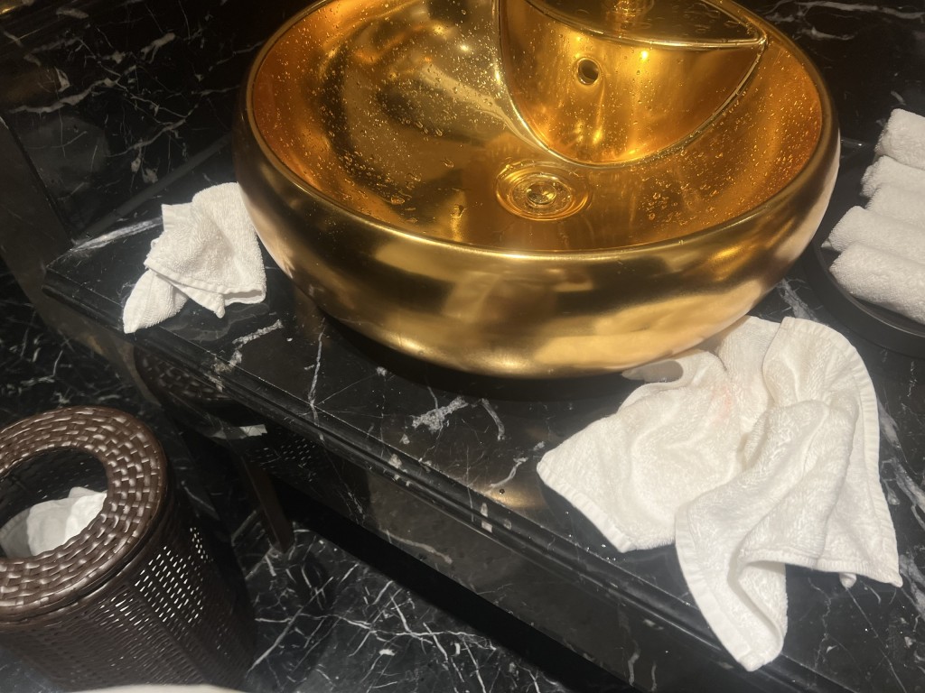 Đừng để hình ảnh chúng ta xấu trong mắt người khác vì những ứng xử nhỏ Đừng để hình ảnh chúng ta xấu trong mắt người khác vì những ứng xử nhỏ