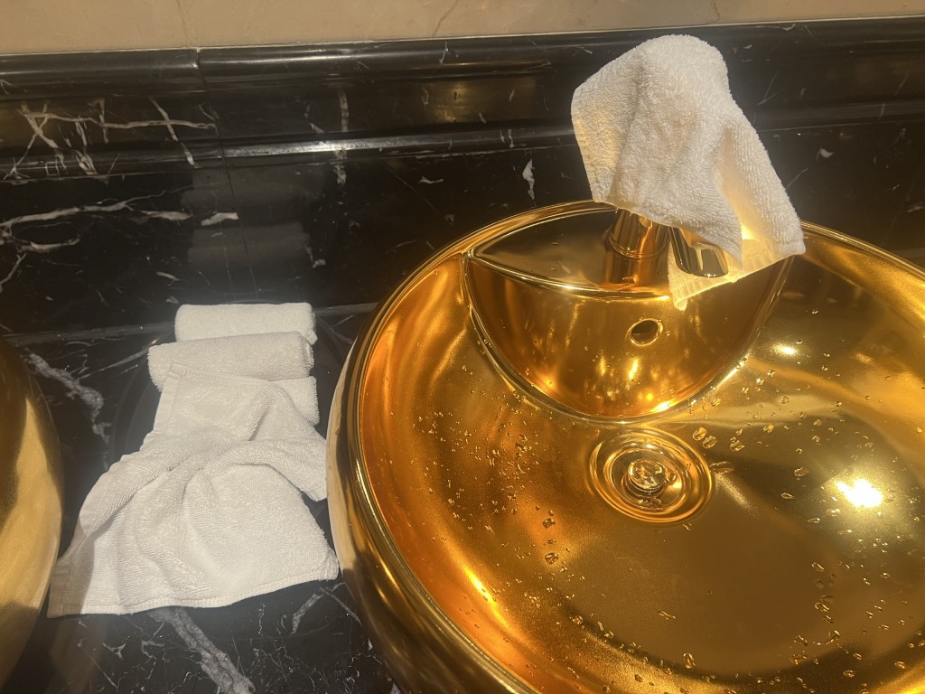 Sự vô ý thức này khiến những người khác phải khó chịu Sự vô ý thức này khiến những người khác phải khó chịu