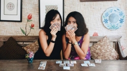 Bài tarot “dẫn dắt” người trẻ tìm tình yêu, công việc như thế nào?