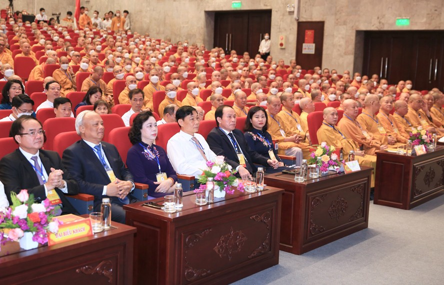 Các đồng chí lãnh đạo Trung ương, thành phố Hà Nội dự đại hội. Ảnh: Quang Thái