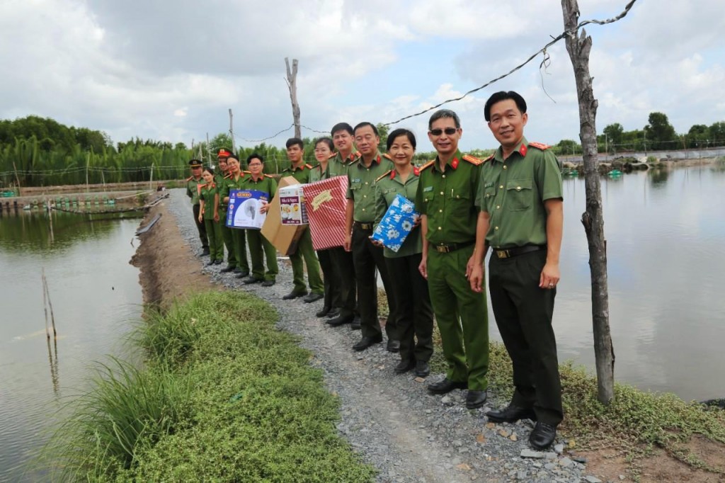 Công đoàn Công an TP Hồ Chí Minh trao nhà đồng đội “Mái ấm Công đoàn”