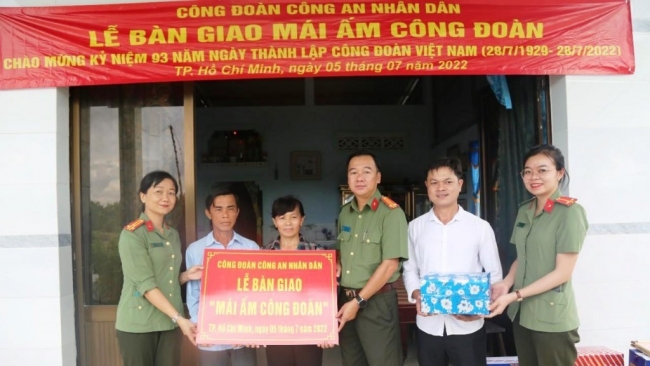 Công đoàn Công an TP Hồ Chí Minh trao nhà đồng đội “Mái ấm Công đoàn”