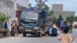 Nghệ An: Bé trai tử vong dưới bánh xe tải