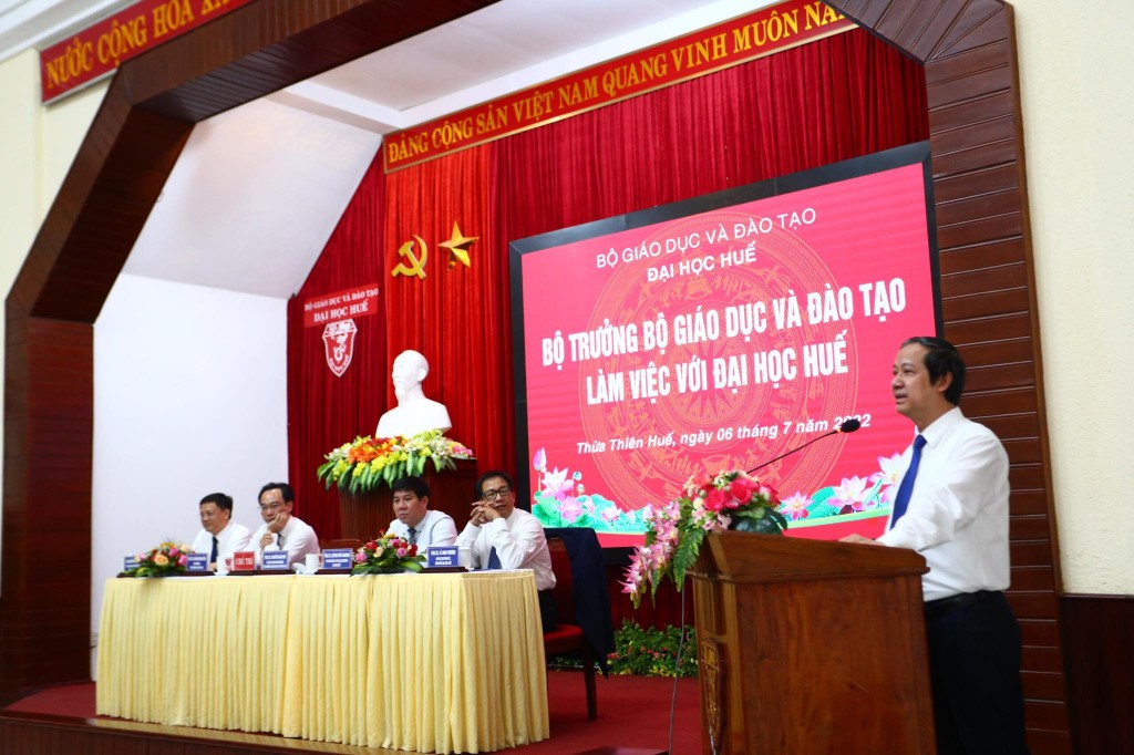 Bộ trưởng Nguyễn Kim Sơn phát biểu tại buổi làm việc với Đại học Huế