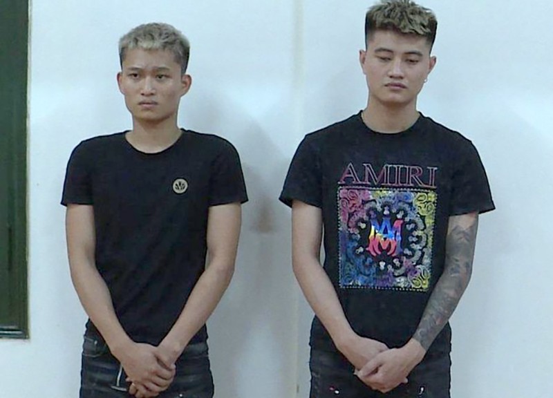 Lê Văn Dinh và Lê Quý Cường vừa bị Công an tỉnh Vĩnh Phúc bắt giữa để điều tra hành vi lừa đảo cho vay tiền online
