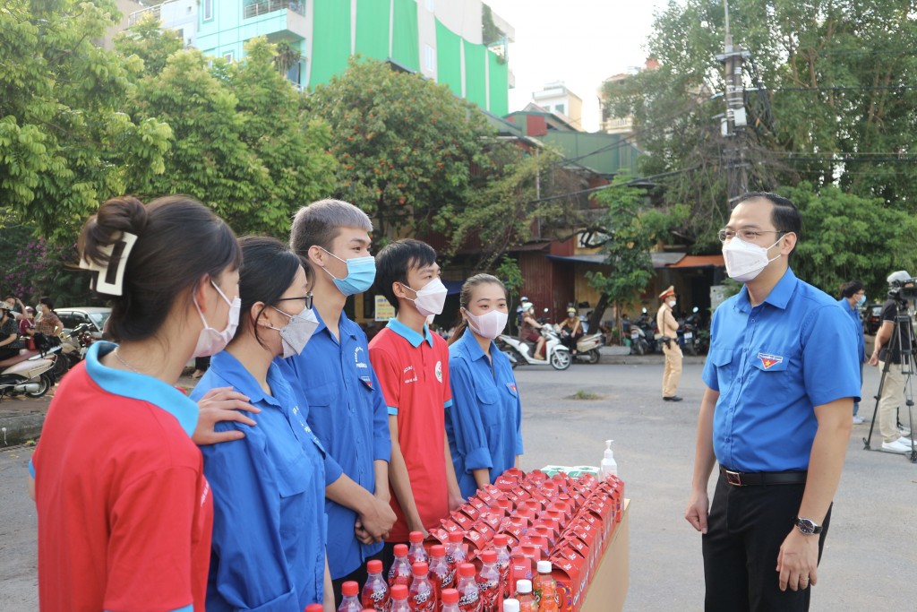 Phó Bí thư Thành đoàn Hà Nội Nguyễn Tiến Hưng thăm đội hình Phó Bí thư Thành đoàn Hà Nội Nguyễn Tiến Hưng thăm đội hình