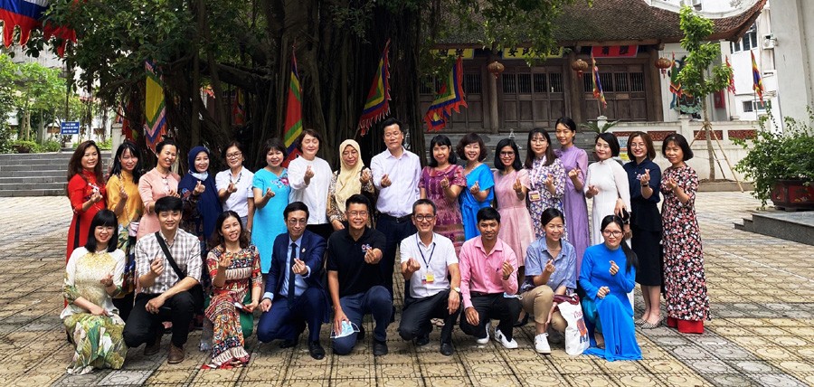 Ảnh lưu niệm với đoàn đại biểu SEAMEO