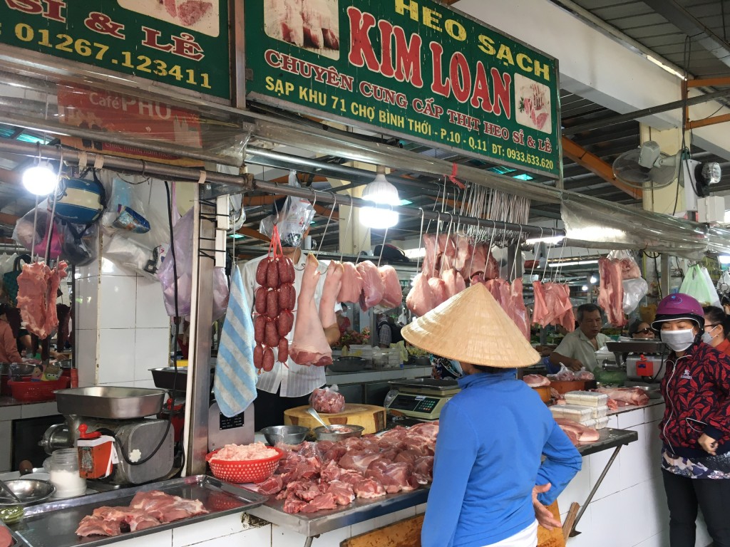 Giá rau, thịt tại các chợ vẫn ở mức cao