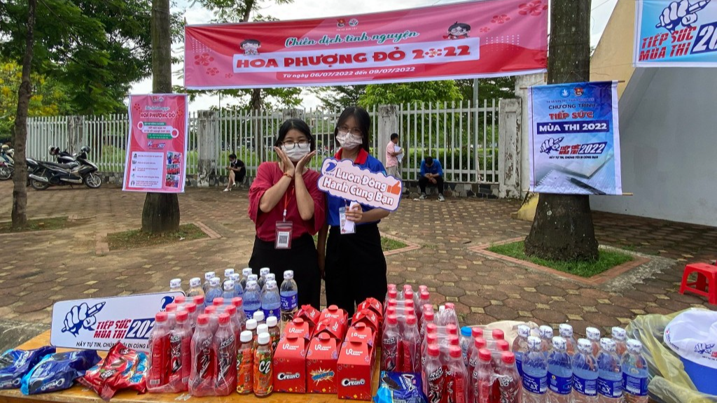 Sơn Tây: Tình nguyện chế biển siêu đáng yêu cổ vũ sĩ tử Sơn Tây: Tình nguyện chế biển siêu đáng yêu cổ vũ sĩ tử