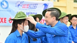 Quảng Ninh: Áo xanh thanh niên nỗ lực "tiếp lửa" sĩ tử