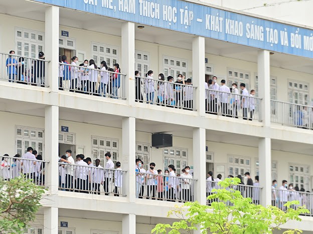 Theo thống kê của Hội đồng thi tốt nghiệp THPT năm 2022 tỉnh Quảng Ninh, toàn tỉnh có 82,08% thí sinh đăng ký dự thi tổ hợp Khoa học xã hội; 17,27% đăng ký dự thi tổ hợp Khoa học tự nhiên.