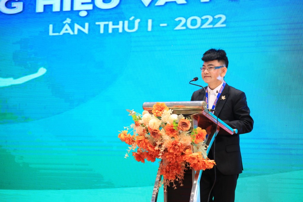 Thạc sỹ, nhà báo Đào Bình, Phó chủ tịch trung ương Hội Vata -Tổng biên tập TCĐT Thương hiệu và Pháp luật - Trưởng ban tổ chức Giải phát biểu.