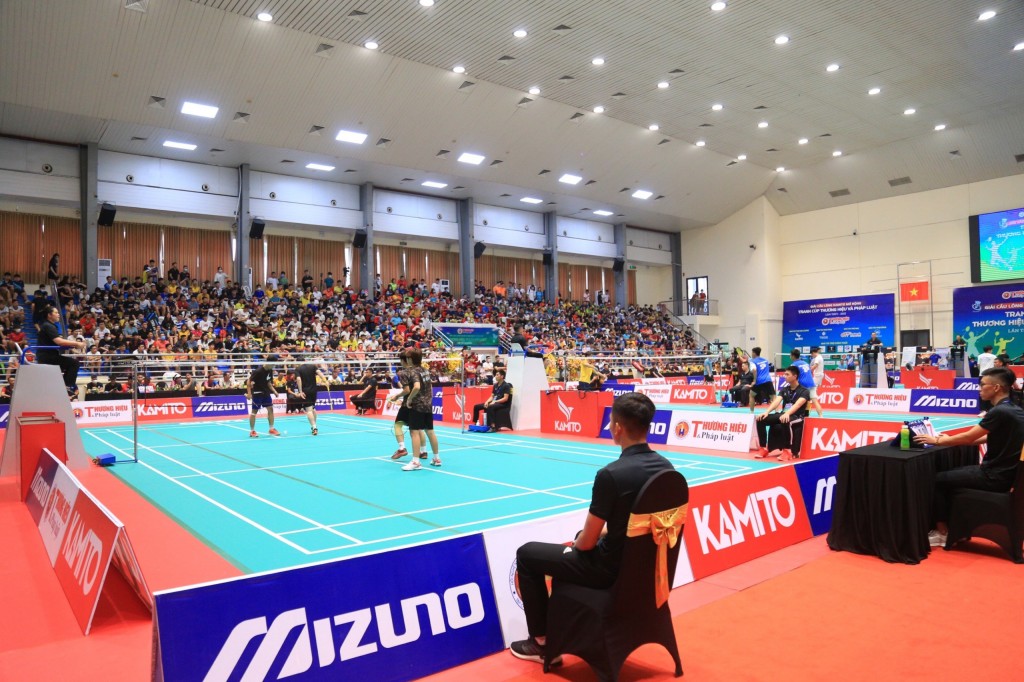 Một số trận thi đấu diễn ra sôi nổi ngay sau lễ khai mạc