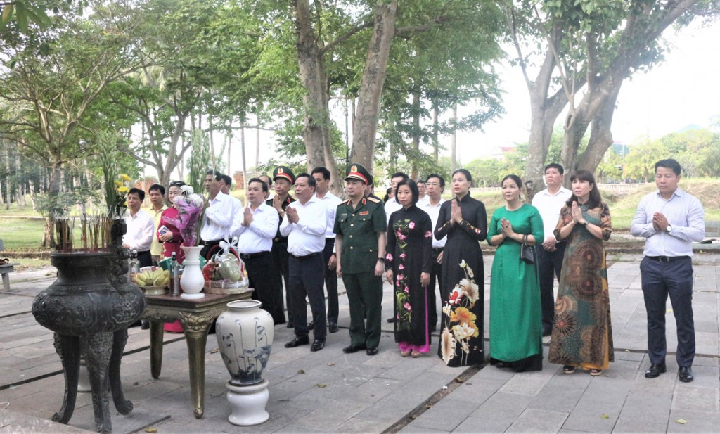 Đoàn đại biểu TP Hà Nội hành trình về nguồn, tri ân các Anh hùng liệt sĩ Đoàn đại biểu TP Hà Nội hành trình về nguồn, tri ân các Anh hùng liệt sĩ