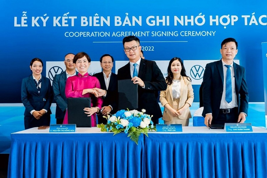 Biên bản ghi nhớ hợp tác đã chính thức được giao kết giữa Volkswagen Hoàng Gia và Ngân hàng UOB Việt Nam