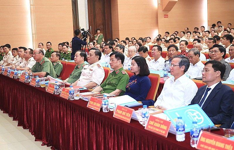 Các đồng chí lãnh đạo Trung ương, thành phố Hà Nội dự lễ kỷ niệm.