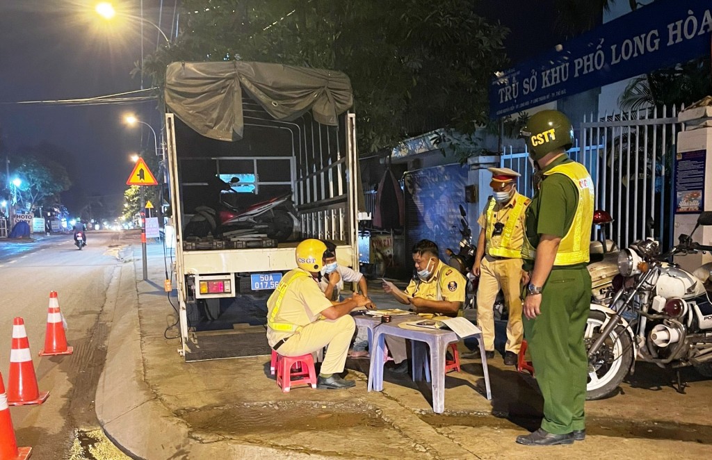 Công an TP Thủ Đức tăng cường lực lượng xử lý vi phạm hành chính liên quan đến tài xế sử dụng rượu bia khi điều khiển phương tiện tham gia giao thông