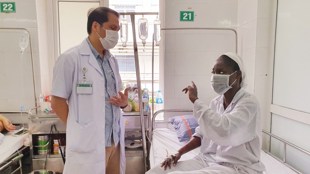 Cứu sống bệnh nhân người Nigeria mắc sốt rét ác tính nguy kịch