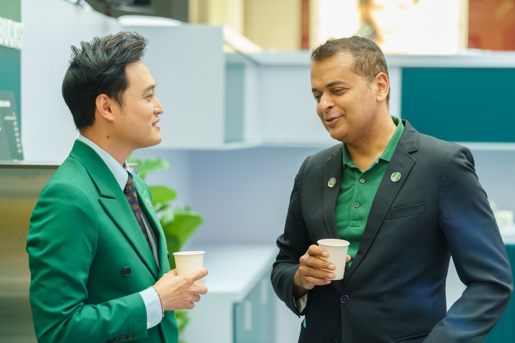Ca sĩ Quang Vinh chia sẻ sự yêu thích về dòng sản phẩm cà phê hòa tan cao cấp Starbucks mới