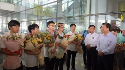 Bộ GD&ĐT đón, chúc mừng đội tuyển Việt Nam tham dự Olympic Toán học quốc tế