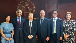 CEO Manulife Châu Á cam kết đầu tư lâu dài vào ngành bảo hiểm nhân thọ Việt Nam