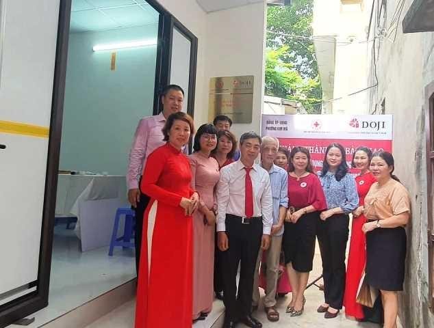 Các đại biểu chụp ảnh lưu niệm