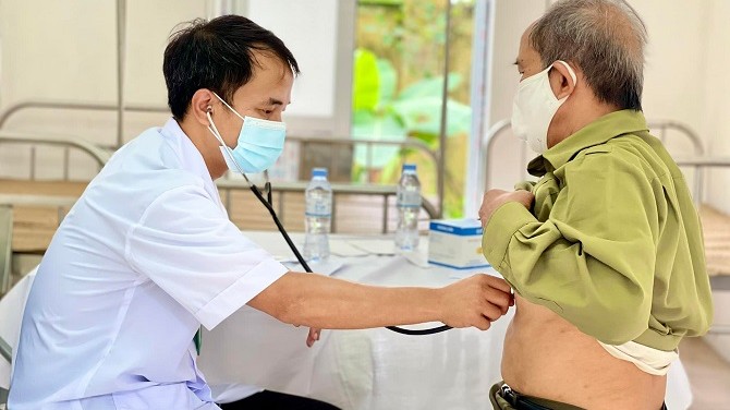 Khám tư vấn và cấp phát thuốc miễn phí cho 175 đối tượng chính sách tại xã Bình Phú