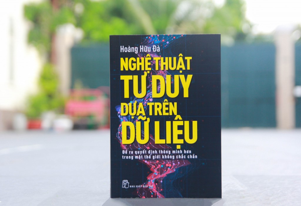 Cuốn sách “Nghệ thuật tư duy dựa trên dữ liệu - Để ra quyết định thông minh hơn trong một thế giới không chắc chắn” của tác giả Hoàng Hữu Đà