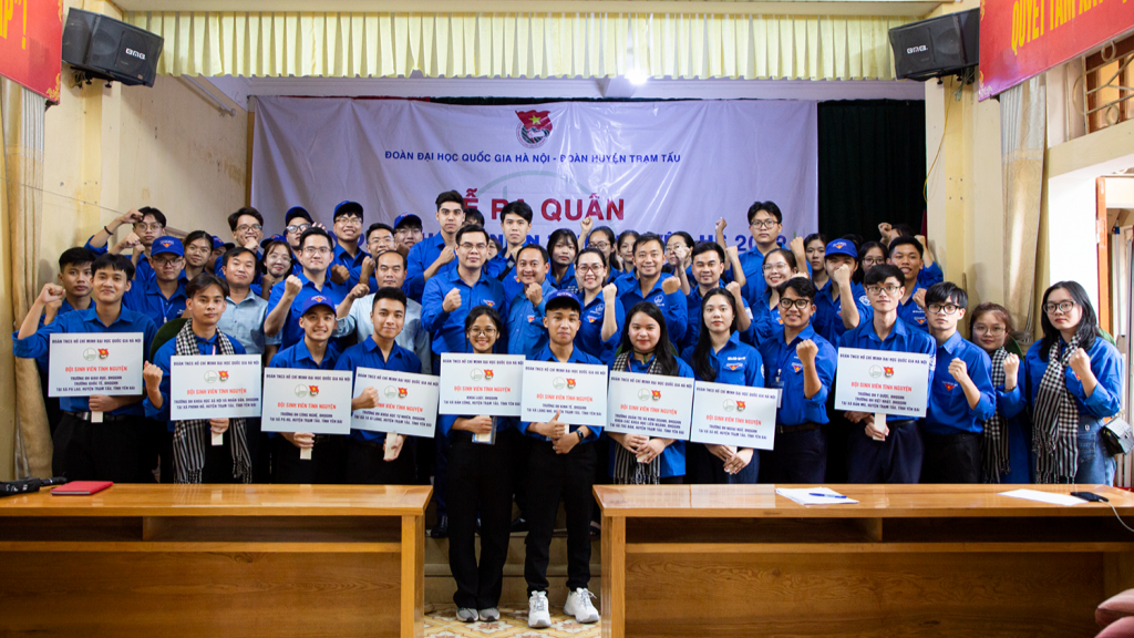 200 tình nguyện viên của Đại học Quốc gia Hà Nội tham gia hoạt động tình nguyện tại Trạm Tấu, Yên Bái 