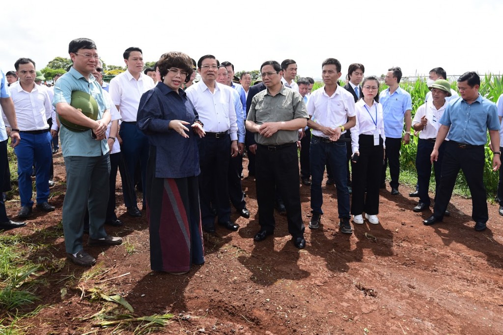 Anh hùng lao động Thái Hương, Nhà Sáng lập tập đoàn TH giới thiệu Dự án chăn nuôi bò sữa tập trung ứng dụng công nghệ cao của Tập đoàn TH với Thủ tướng Chính phủ Phạm Minh Chính