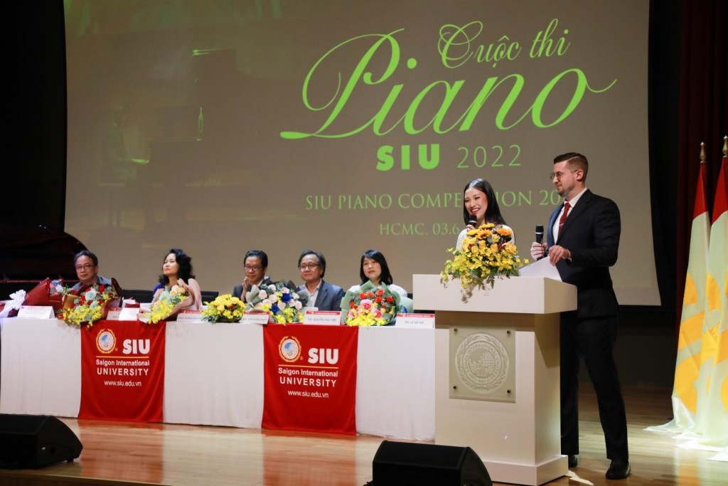 Thành viên Hội đồng BGK chuyên môn và Ban cố vấn Cuộc thi SIU Piano 2022 gồm các chuyên gia, nghệ sĩ, nhà nghiên cứu, quản lý nghệ thuật có uy tín