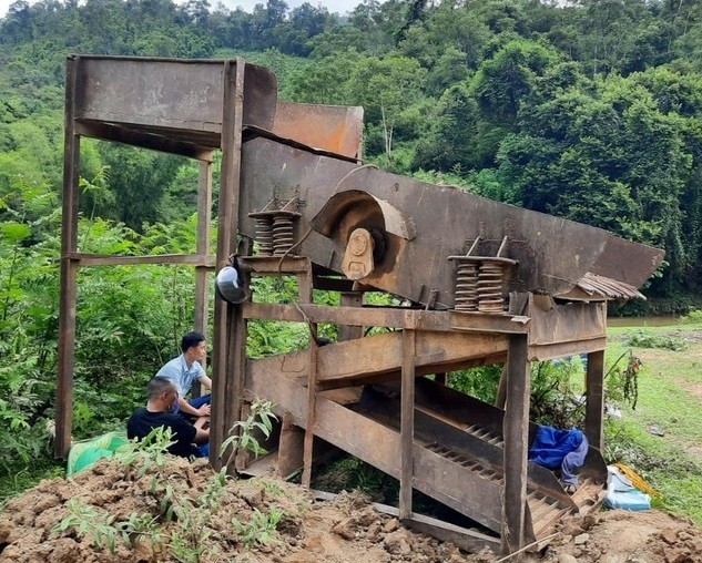 Cao Bằng: Phát hiện nhóm đối tượng khai thác vàng trái phép