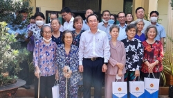 Bí thư Thành ủy TP Hồ Chí Minh thăm Trung tâm Dưỡng lão Thị Nghè