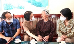 Đoàn đại biểu Quốc hội thành phố Hà Nội thăm các gia đình chính sách tại Sơn Tây, Ba Vì