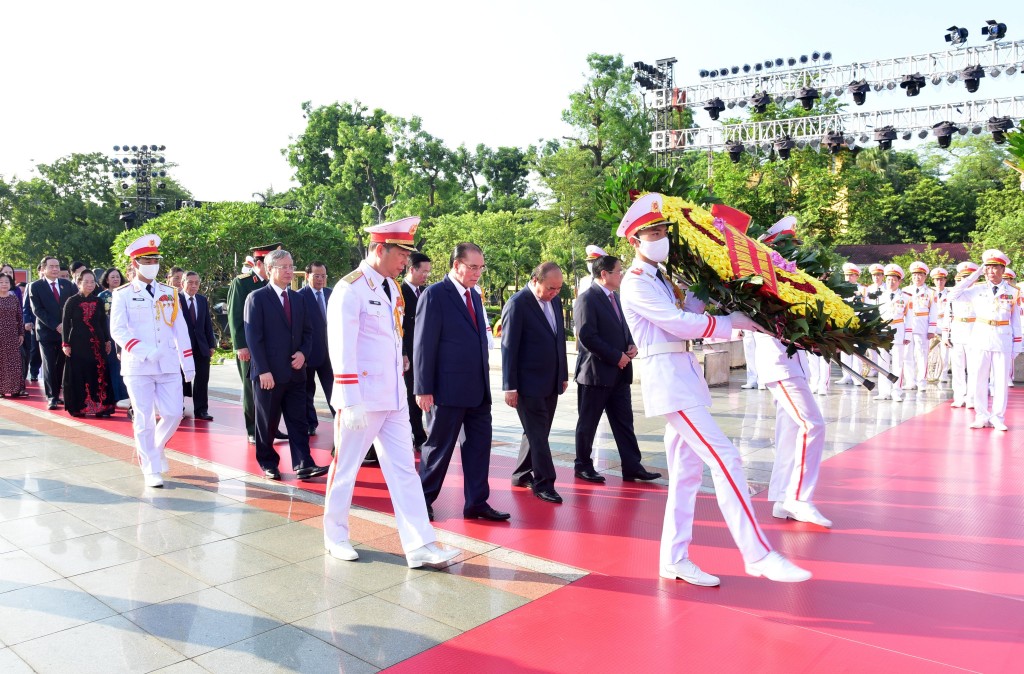 Lãnh đạo Đảng, Nhà nước, TP Hà Nội tưởng niệm các anh hùng liệt sĩ