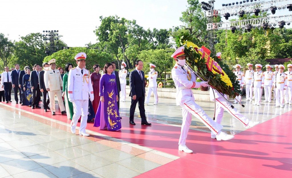 Lãnh đạo Đảng, Nhà nước, TP Hà Nội tưởng niệm các anh hùng liệt sĩ