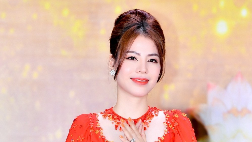 Mãn nhãn với BST của NTK Thoa Trần trong fashion show “Bông hồng vàng”