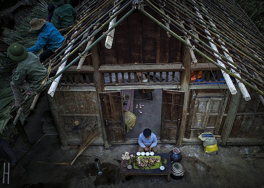 trước đây, đời sống của người Dao ở bản Sưng rất khó khăn do thu nhập chủ yếu từ khai thác nông lâm sản. Từ năm 2017, với sự trợ giúp của một số tổ chức phi chính phủ và những người yêu thiên nhiên, người Dao bản Sưng đã bắt tay vào làm du lịch, quyết tâm biến những gì thiên nhiên ban tặng thành sinh kế mới. 