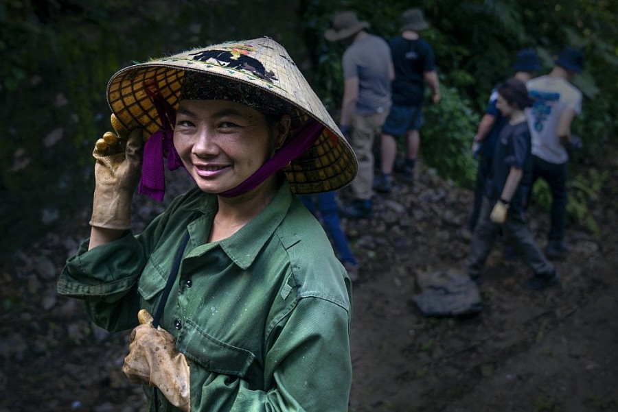 Theo chị Lý Sao Mai, điều phối viên của dự án phát triển du lịch cộng đồng tại bản, nhờ chuyển đổi sang làm du lịch, bản Sưng được biết đến nhiều hơn, đời sống của người dân cũng thay đổi. Có thời điểm, hàng chục đoàn khách, phần lớn là người nước ngoài tìm đến khám phá và lưu trú ở bản. 