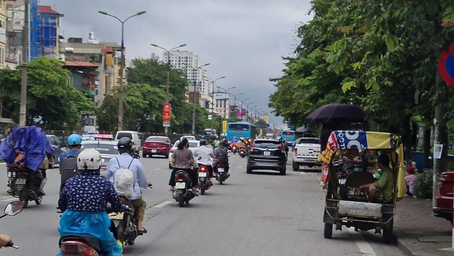 Tình trạng đi sai làn gây nhiều hệ luỵ: tắc đường, nguy cơ tai nạn giao thông...