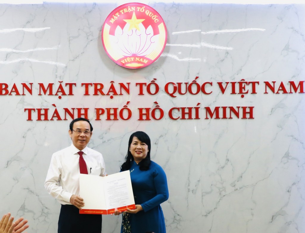  bà Trần Kim Yến, Bí thư Quận ủy Quận 1 đến nhận công tác tại UBMTTQ Việt Nam TP Hồ Chí Minh