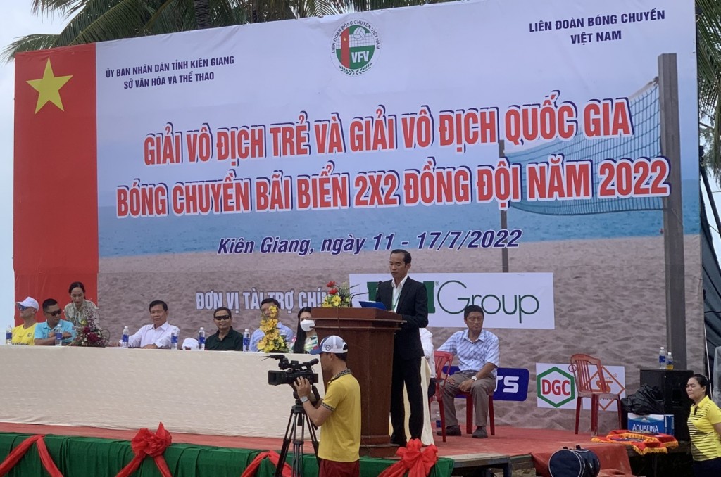  Ông Nguyễn Quốc Vẹn – Giám đốc Ban Quản lý Vận hành – BIM Kiên Giang, đại diện nhà tài trợ phát biểu khai mạc